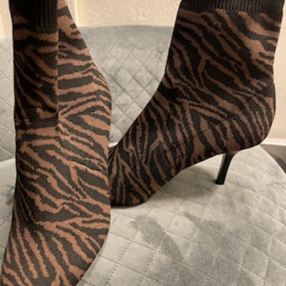 Vince Camuto Animal print - Picture 2 of 8